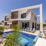 Villa Nissi 1 *