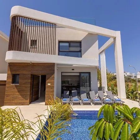 Villa Nissi 1 *