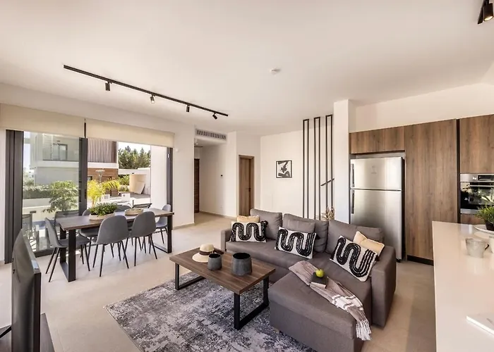 Nissi 1 * アヤナパ