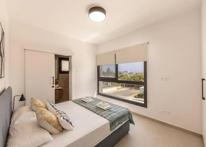 Nissi 1 * アヤナパ